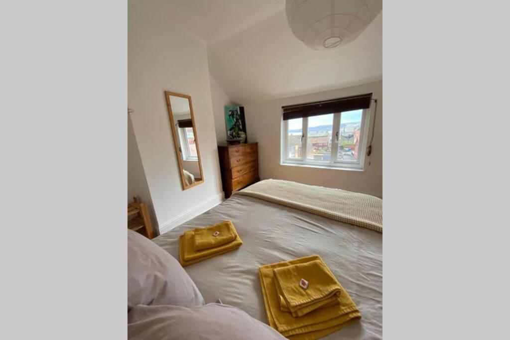 200 Year Old Large Townhouse With Sea Views Villa Scarborough Exterior photo